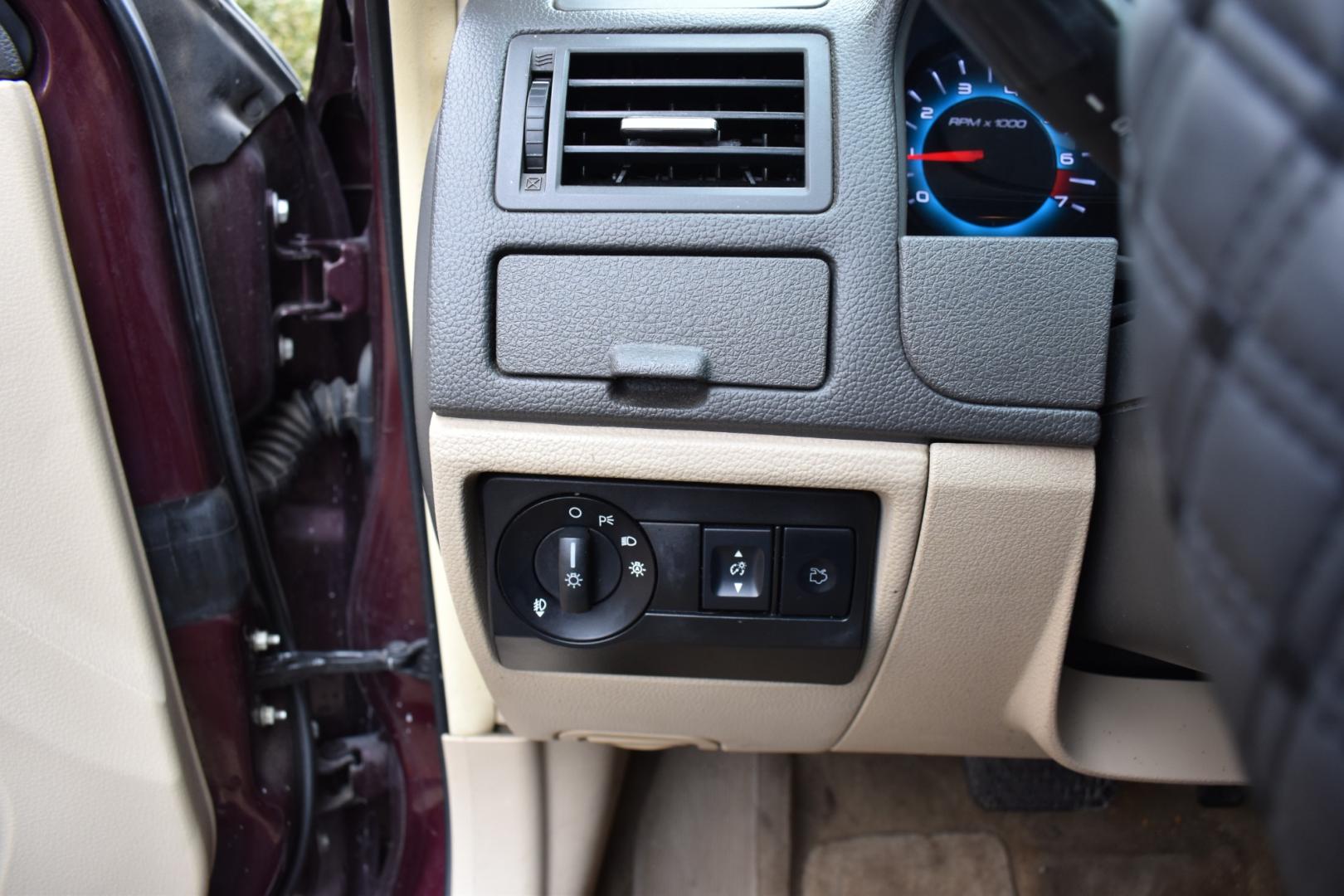 2012 Red /Gray Ford Fusion SE (3FAHP0HA0CR) with an 2.5L L4 DOHC 16V engine, 6 Speed AUTOMATIC transmission, located at 5925 E. BELKNAP ST., HALTOM CITY, TX, 76117, (817) 834-4222, 32.803799, -97.259003 - Photo#8